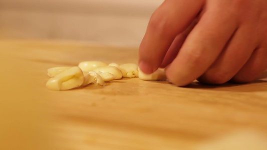 厨师切大蒜素视频