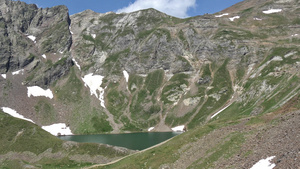 在法国山丘中曾经有过的湖景19秒视频