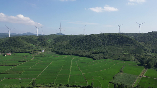 航拍高山风车发电能源 视频