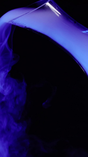 蓝色的干冰烟雾蓝色烟雾22秒视频
