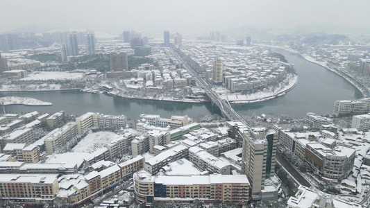 4K航拍城市河流冬天雪景视频