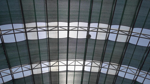 现代建筑结构的现代化建筑结构金属屋顶内部15秒视频