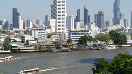 平静河附近的金融区位于曼谷市中心区宁静的湄南河岸边视频