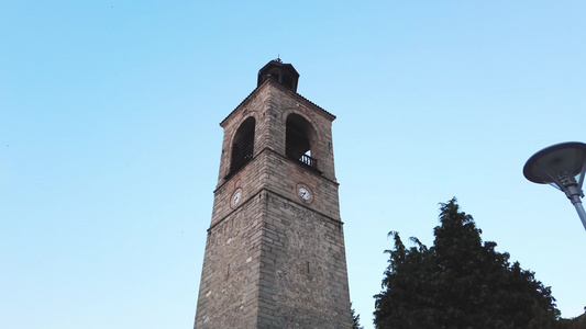 圣三月的教堂钟楼视频