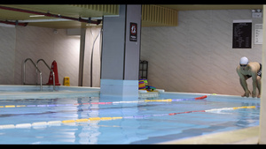 4K运动员在泳池练习自由泳51秒视频