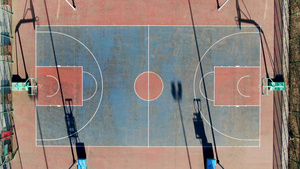 空中视角俯瞰篮球场84秒视频