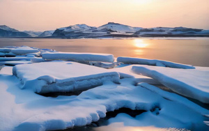 冬天冰雪河流风景4秒视频