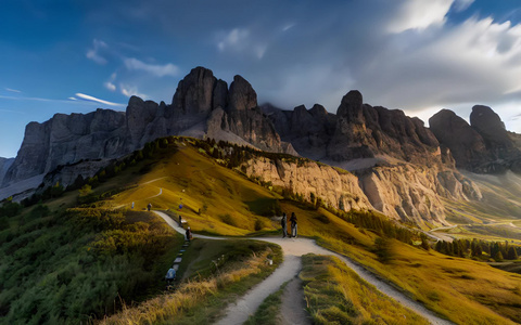 被夕阳照亮的意大利著名户外天堂阿尔卑斯山区自然风光视频
