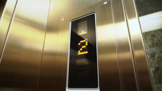 建筑物中的电梯视频