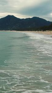 海边沙滩 海浪 航拍海水浪花视频