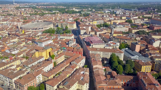 Castelvecchio城堡的空中景象德龙飞过老城视频