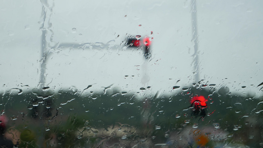 雨天的水滴视频