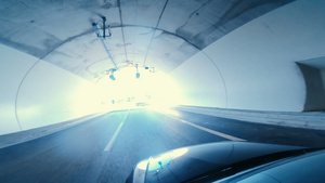 第一视角速度运动在城市高速公路公路上走出隧道11秒视频