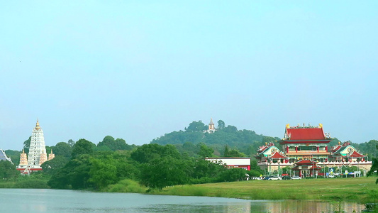 风格和塔寺位于山谷中部的湖边165781011视频