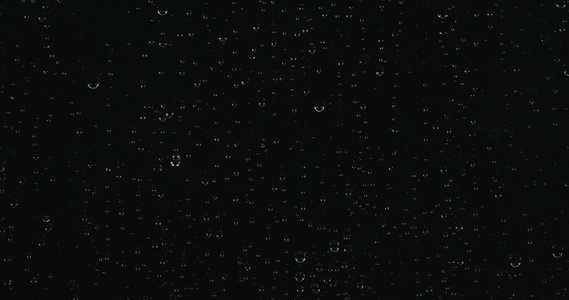 玻璃上的雨滴视频