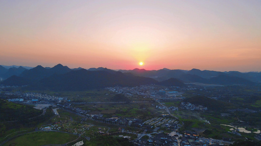 4K航拍贵州大山乡村日落晚霞夕阳西下视频