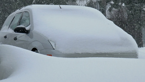 被雪覆盖的汽车11秒视频