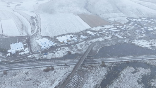 山村初雪下雪风雪雪花飘飘视频