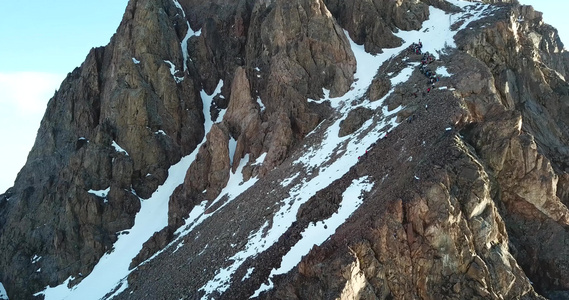 巨大的雪山从无人驾驶飞机上看到的视频