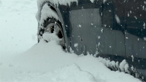 停靠的汽车周围积雪13秒视频