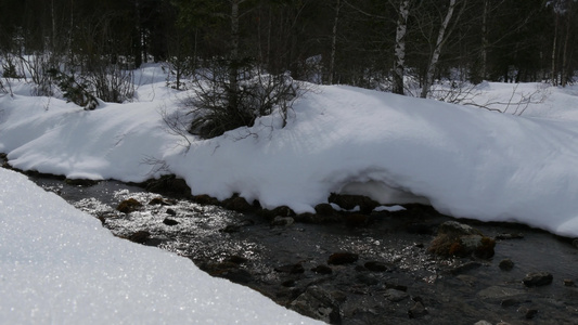 有雪的山河视频