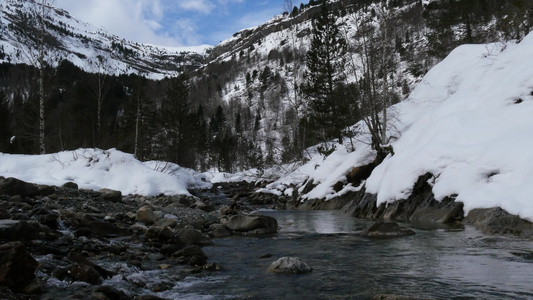 有雪的山河视频