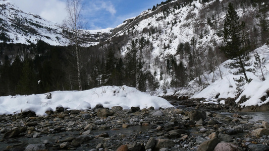 有雪的山河视频