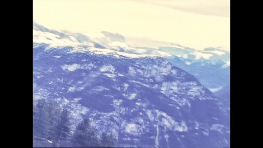 1974年1974年意大利面上有雪的多洛米特人全景视频