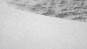 暴风横扫雪上漂流14秒视频