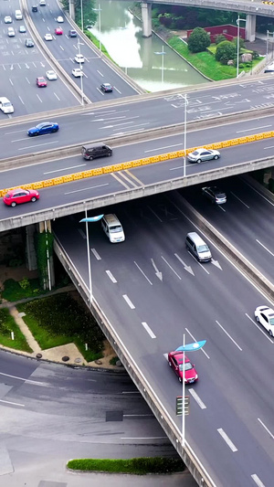 航拍城市立交车流城市环境105秒视频