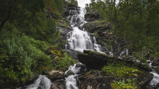 山泉瀑布流水视频