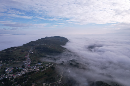 4k航拍贵州大山云海之间高速公路视频