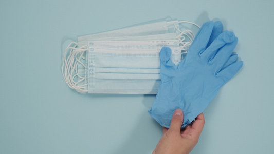 一次性医用口罩蓝色乳胶手套和护目镜视频