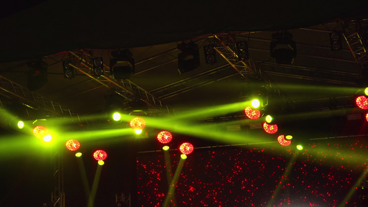 自由舞台有引导灯光舞台照明背景音乐会灯光视频