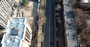 城市十字路口的顶端风景22秒视频