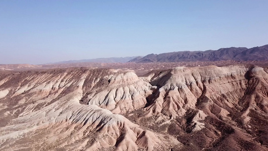 沙漠峡谷的有色山丘视频