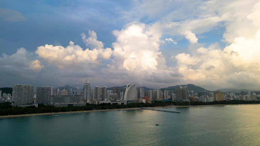 海南三亚湾日落积雨云耶稣光航拍视频