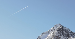 飞翔在阿尔卑斯山顶14秒视频