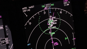 飞机主要飞行显示在晚上实际的空中录像8秒视频