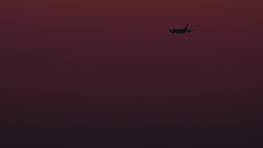 日落时飞机视频