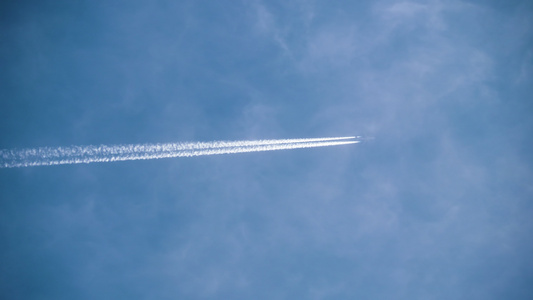 高空客机飞行视频