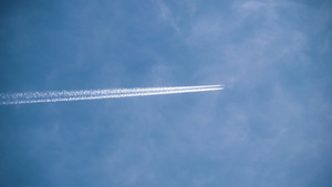 高空客机飞行10秒视频