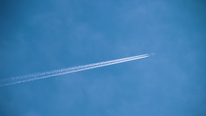 高空客机飞行21秒视频