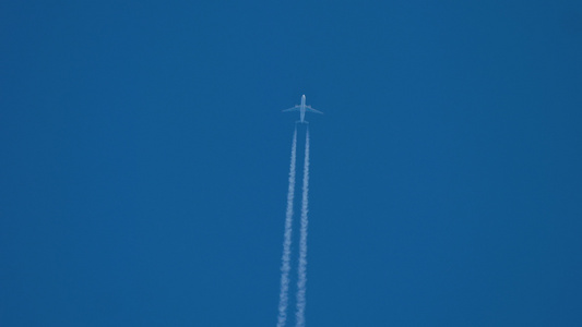 高空客机飞行视频