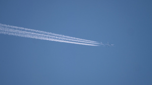 高空客机飞行17秒视频