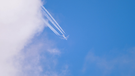 高空客机飞行视频