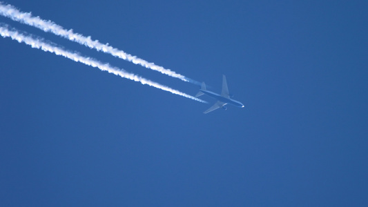 高空客机飞行视频