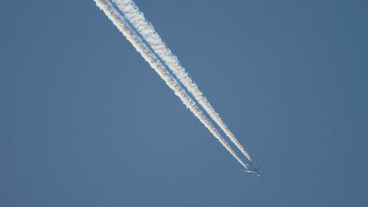 高空客机飞行视频