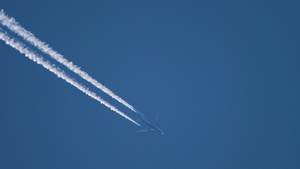 高空客机飞行17秒视频