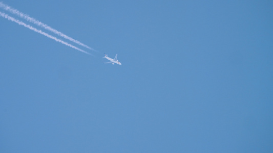 高空客机飞行视频